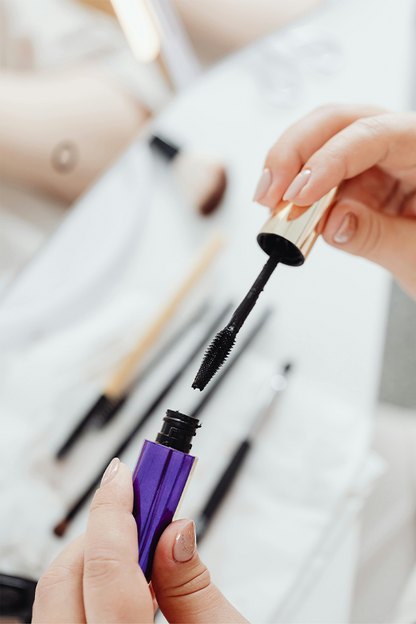 Volumizing & Lengthening Mascara — Buildable Formula with Hourglass Wand